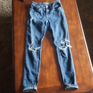 711 Levi's Skinny Jeans